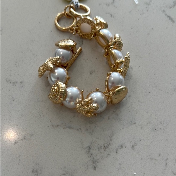 NWT true to form Elegant Gold and Pearl Bracelet shells - Picture 1 of 4